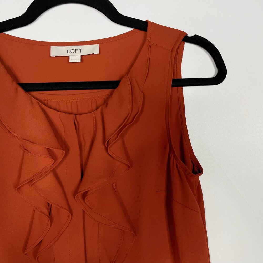 LOFT XSmall Rust Orange Ruffled Sleeveless Blouse Hidden Button Front Ann Taylor - Picture 3 of 6